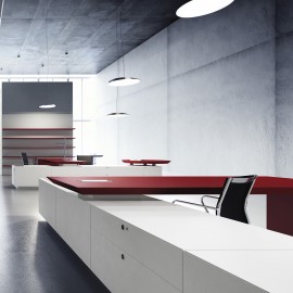 Bureau de Direction Design Multipli.CEO de FANTONI rouge et blanc.