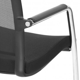 La chaise visiteur design et ergonomique PassPort de Viasit en coloris noir